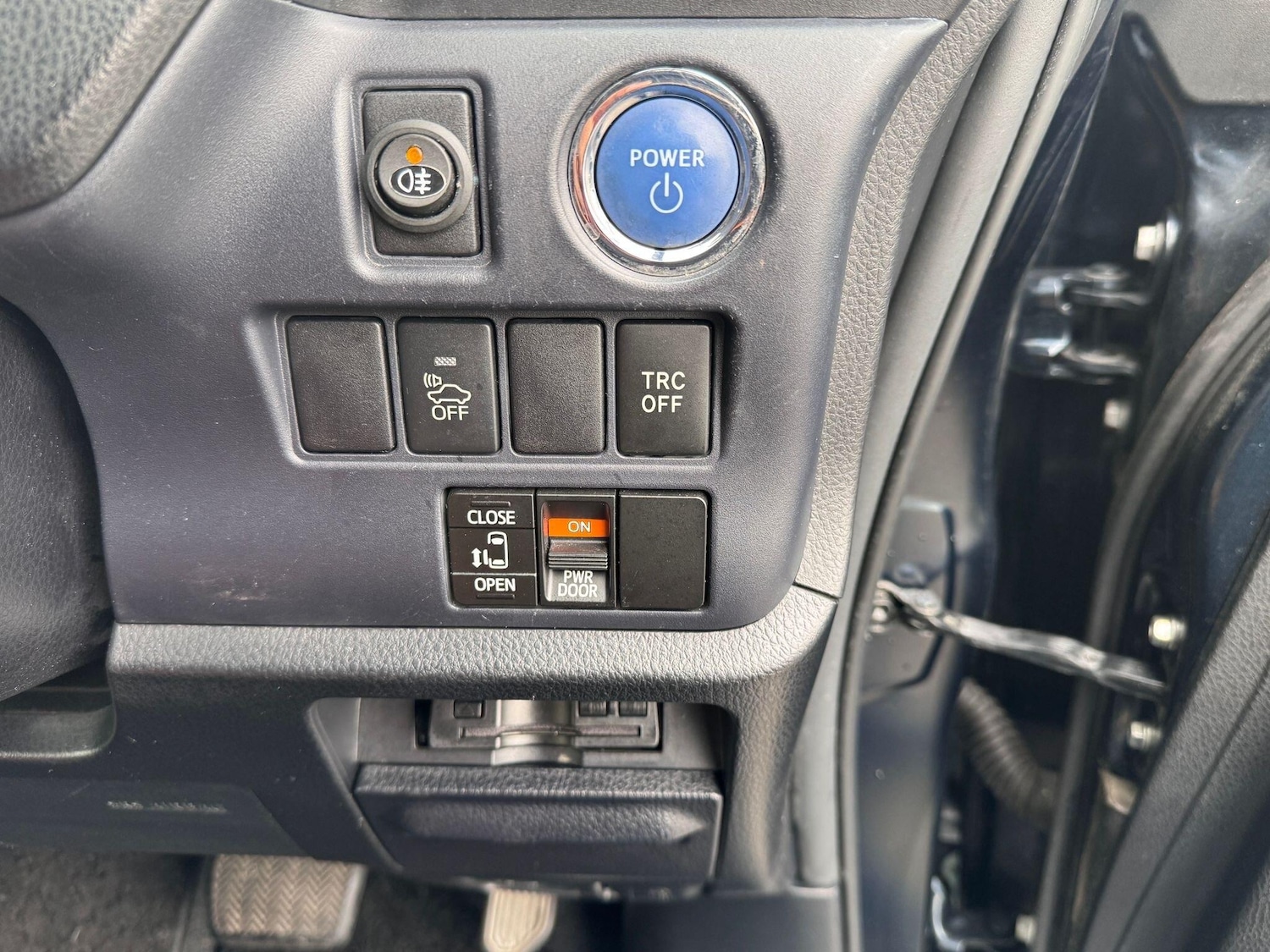 Used Toyota Voxy 2015 for sale - 76108840: Photo 13