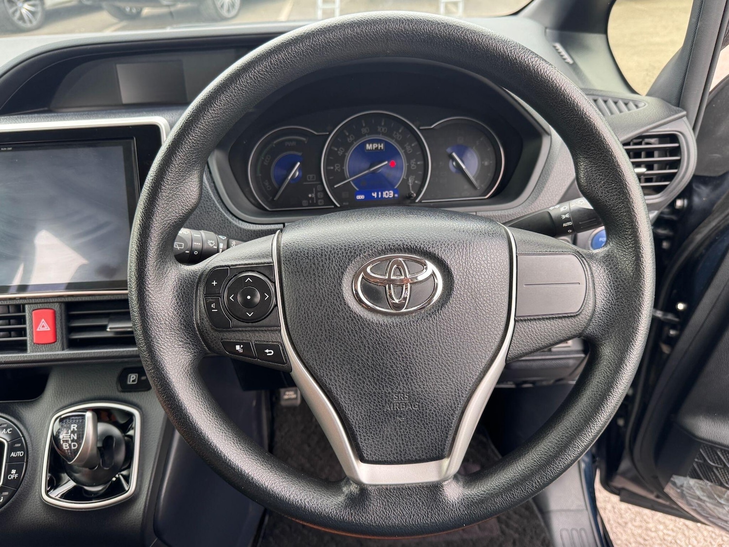 Used Toyota Voxy 2015 for sale - 76108840: Photo 15