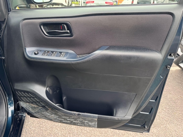 Used Toyota Voxy 2015 for sale - 76108840: Photo 18