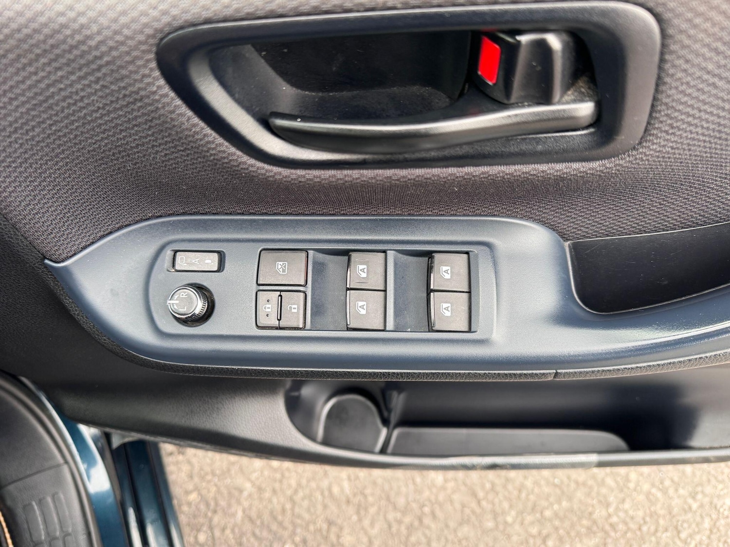 Used Toyota Voxy 2015 for sale - 76108840: Photo 19