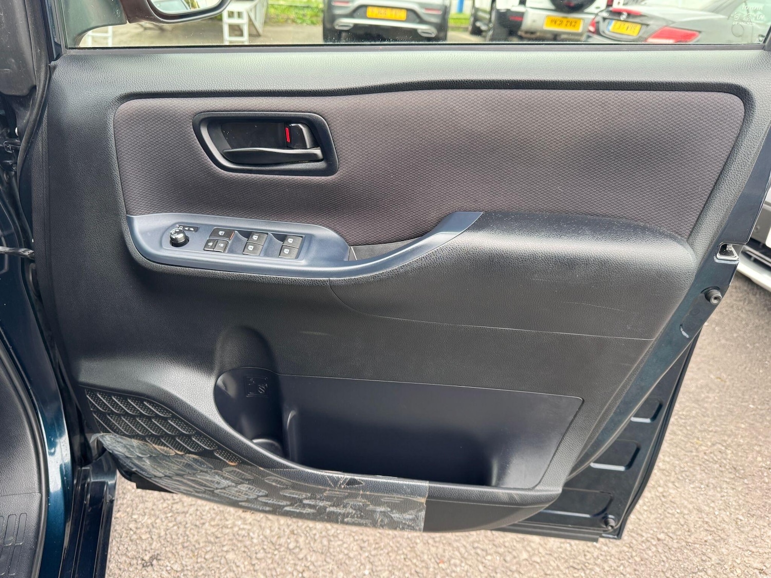 Used Toyota Voxy 2015 for sale - 76108840: Photo 21