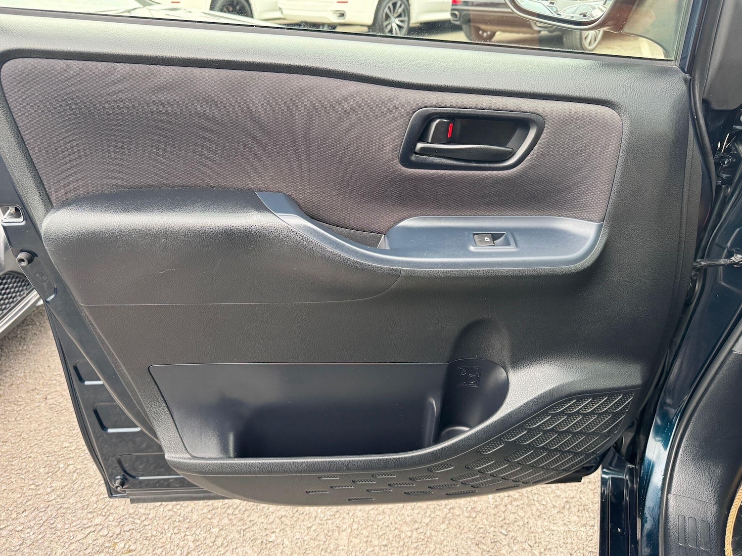 Used Toyota Voxy 2015 for sale - 76108840: Photo 23