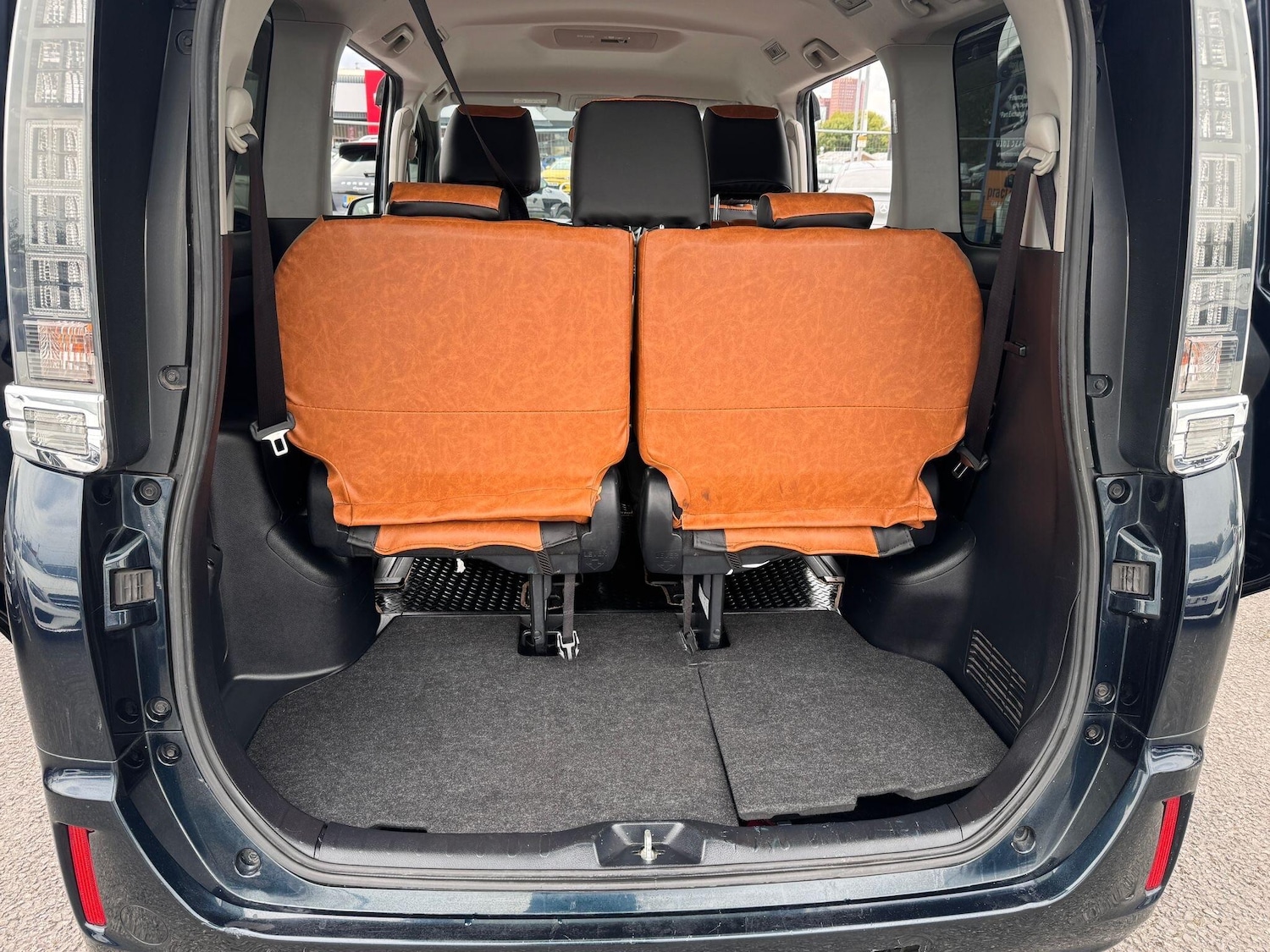 Used Toyota Voxy 2015 for sale - 76108840: Photo 29