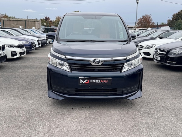 Used Toyota Voxy 2015 for sale - 76108840: Photo 2