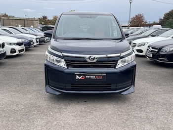 Used Toyota Voxy 2015 for sale - 76108840: Photo