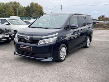 Used Toyota Voxy 2015 for sale - 76108840: Photo