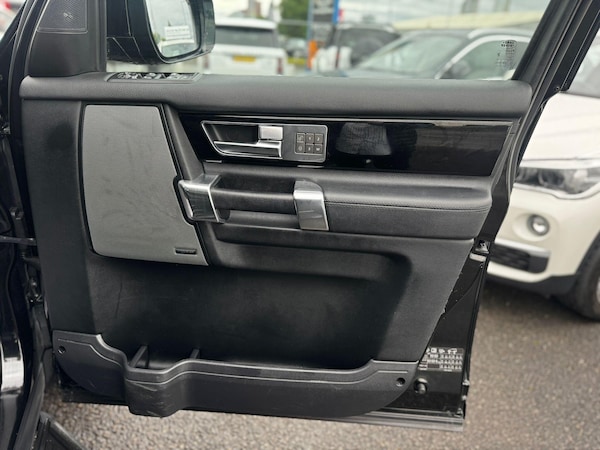Used Land Rover Discovery 4 2015 for sale - 76042862: Photo 22