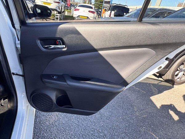 Used Toyota Prius 2018 for sale - 76032522: Photo 30