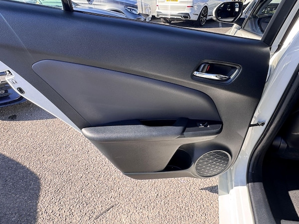 Used Toyota Prius 2018 for sale - 76032522: Photo 31