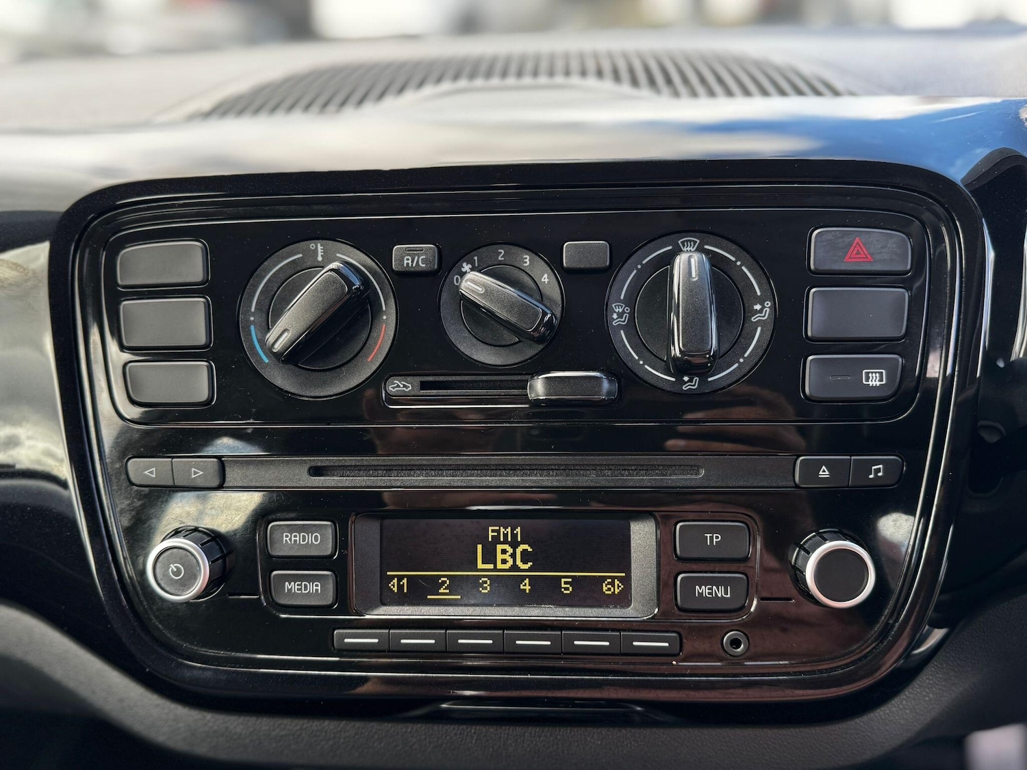 Used Volkswagen up! 2014 for sale - 76989180: Photo 11