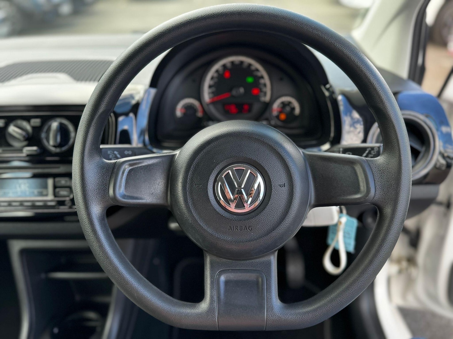 Used Volkswagen up! 2014 for sale - 76989180: Photo 14