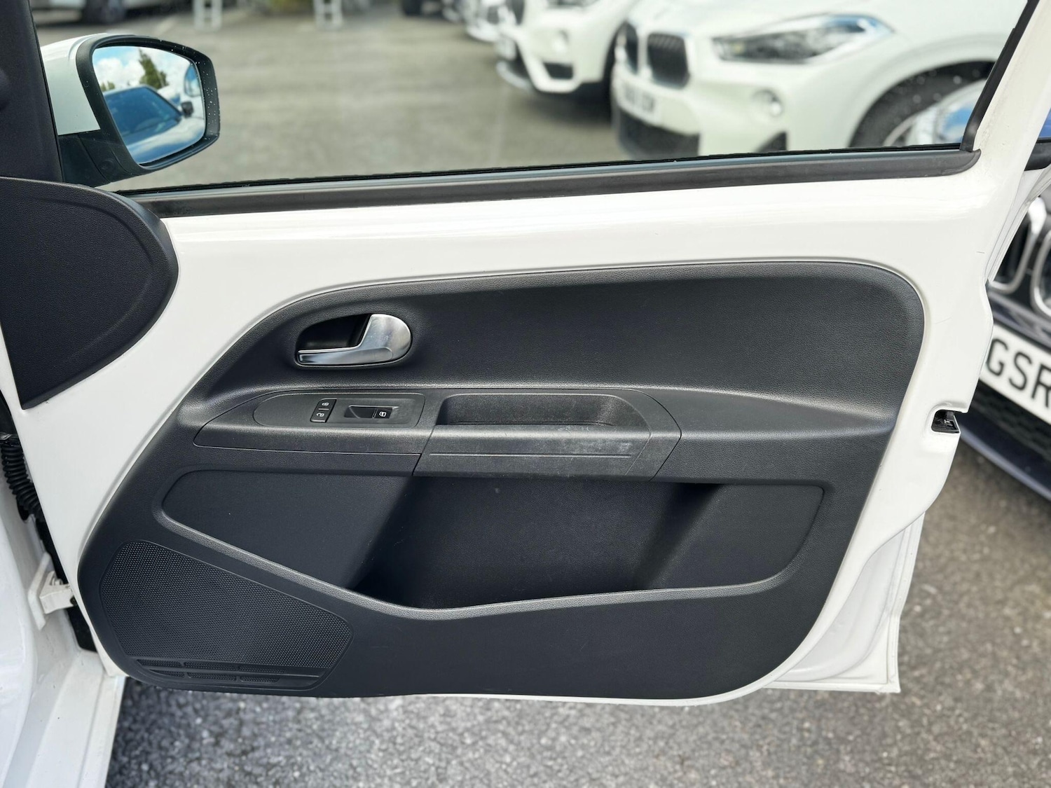 Used Volkswagen up! 2014 for sale - 76989180: Photo 17