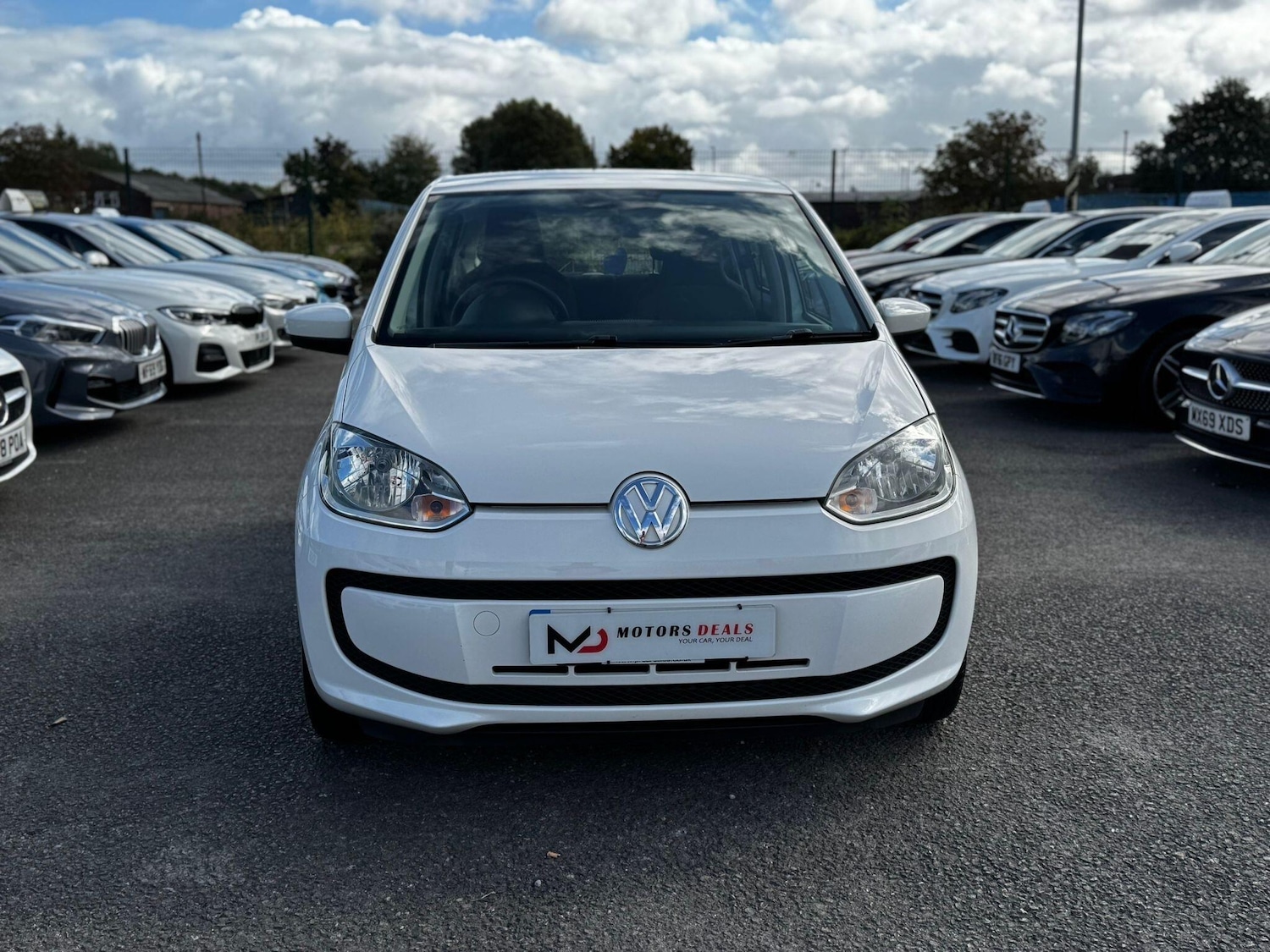 Used Volkswagen up! 2014 for sale - 76989180: Photo 2