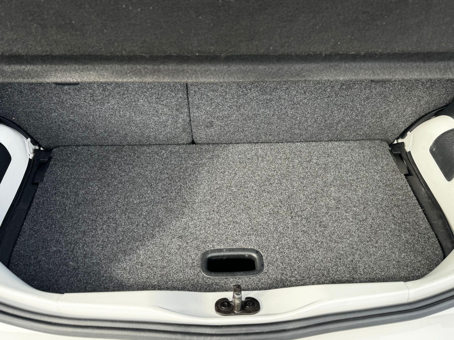 Used Volkswagen up! 2014 for sale - 76989180: Photo 28