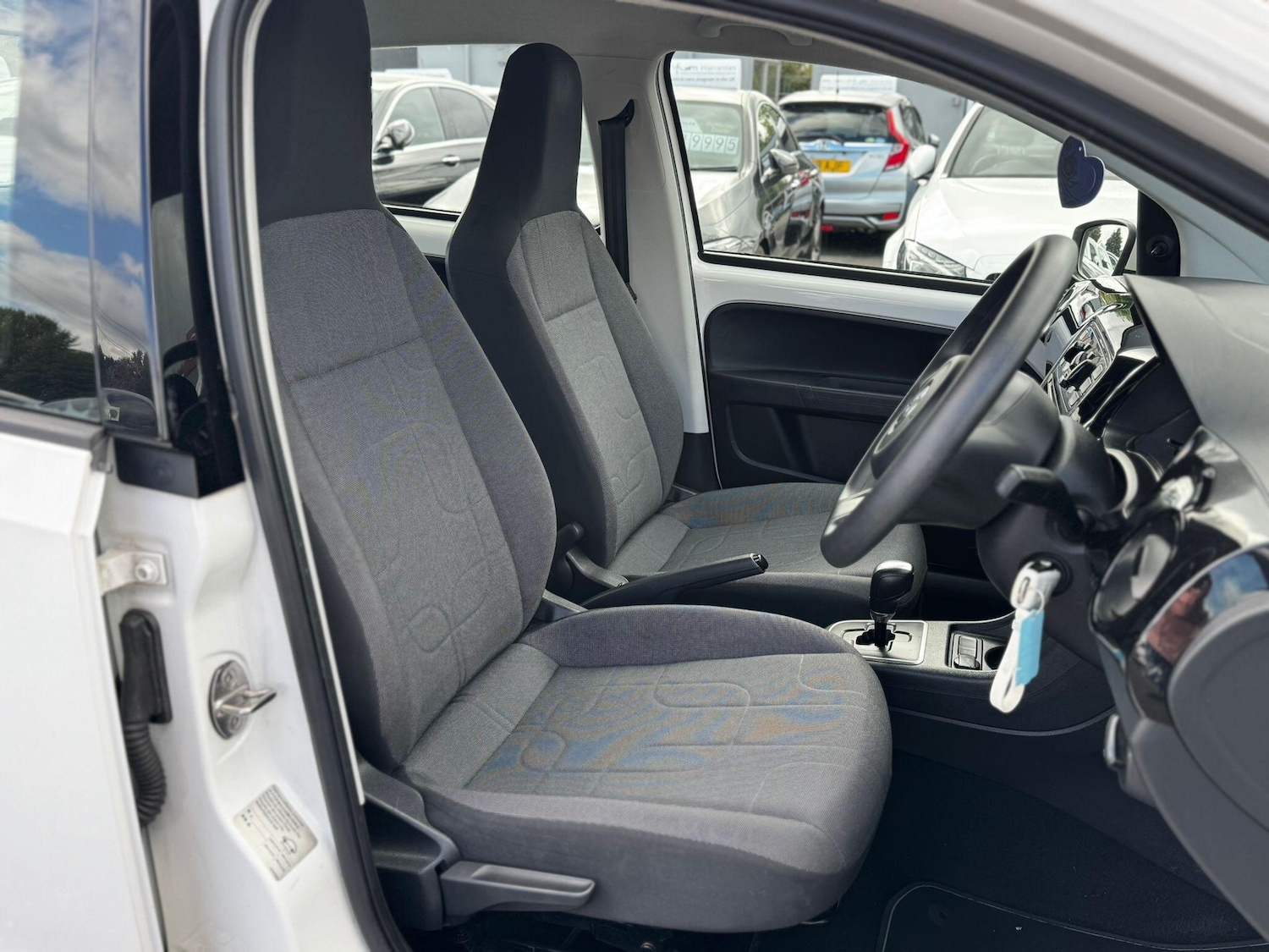 Used Volkswagen up! 2014 for sale - 76989180: Photo 9