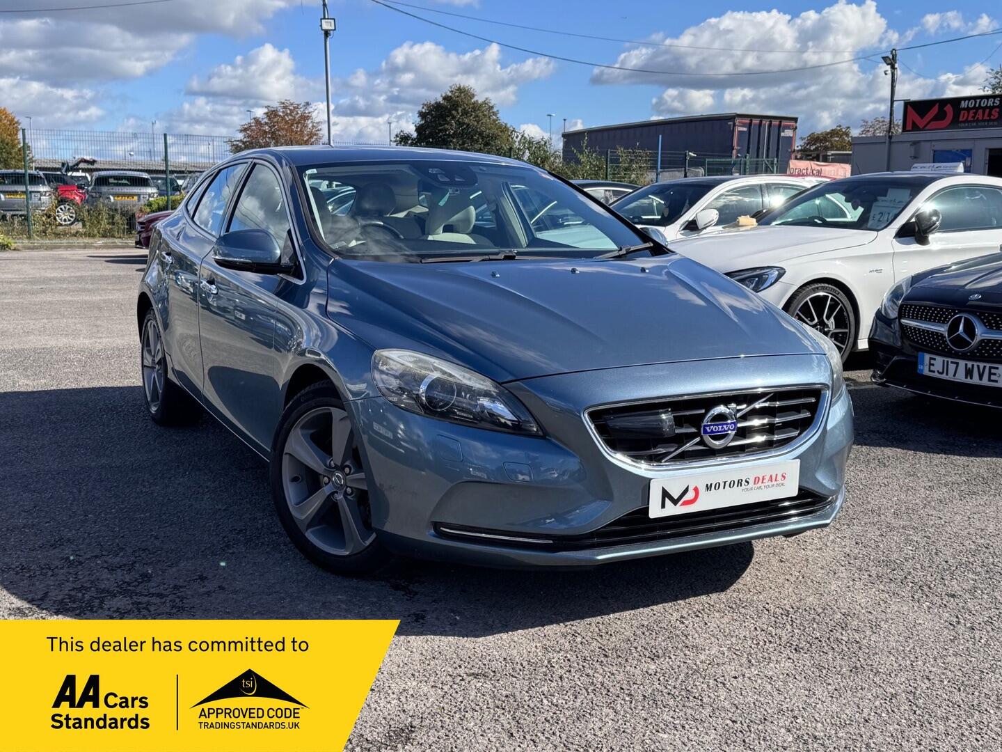 Used Volvo V40 2025 for sale - 76672511: Photo 1