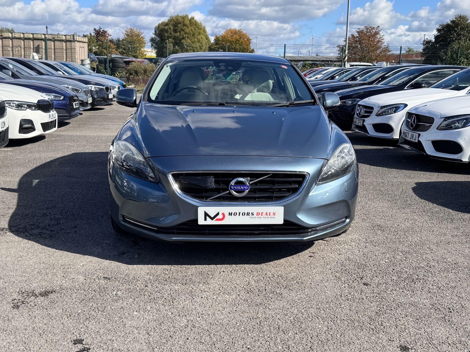 Used Volvo V40 2025 for sale - 76672511: Photo 2