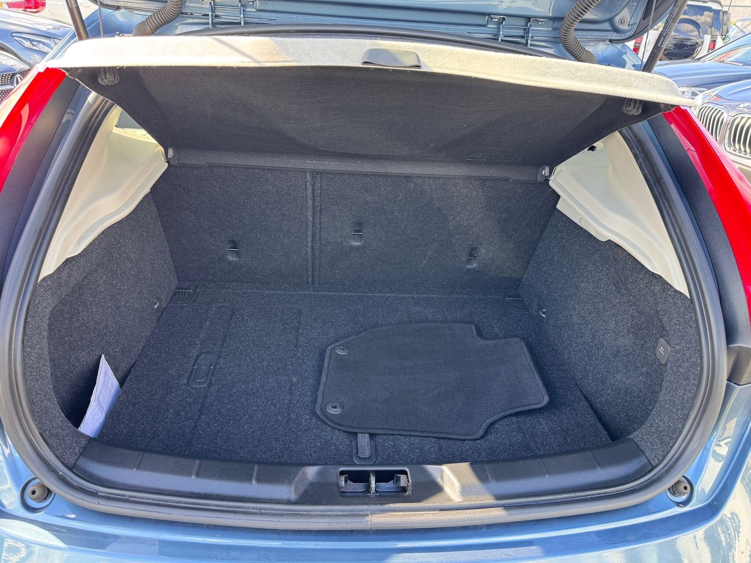 Used Volvo V40 2025 for sale - 76672511: Photo 25