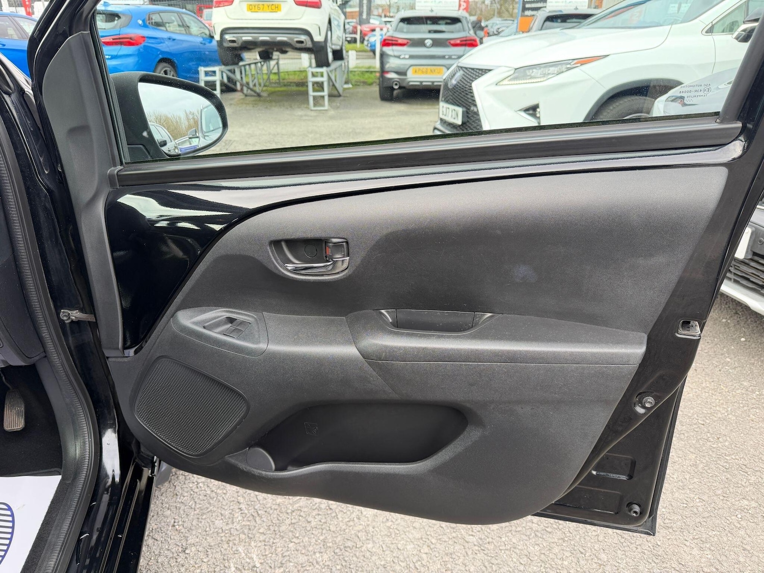 Used Toyota AYGO 2015 for sale - 77671630: Photo 25