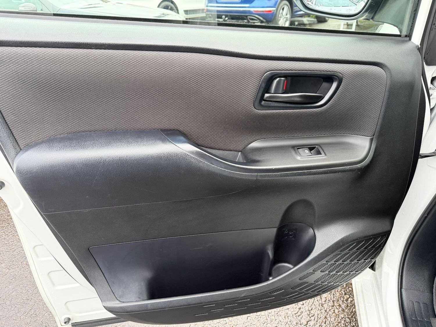 Used Toyota Noah 2025 for sale - 76898742: Photo 24