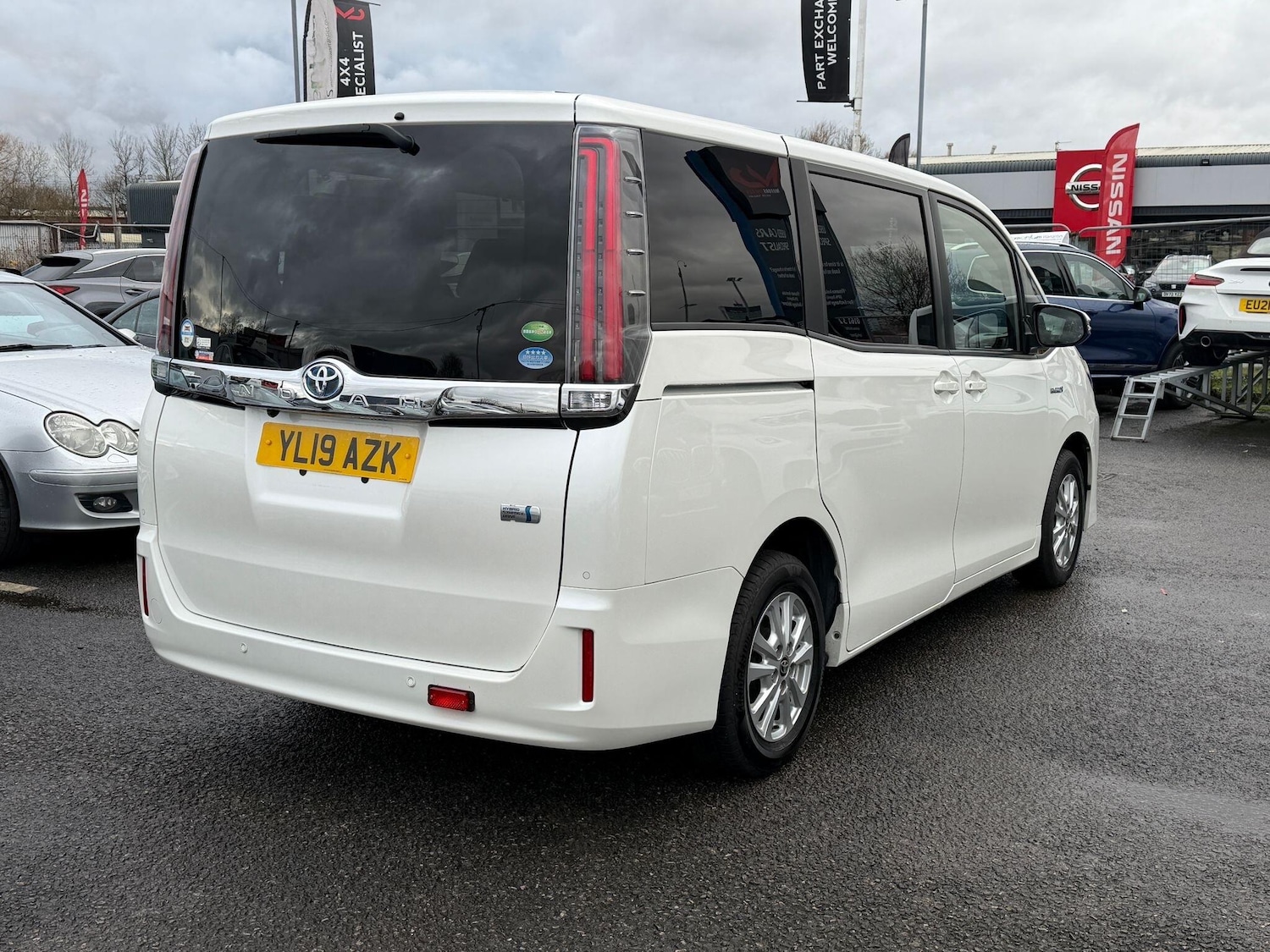 Used Toyota Noah 2025 for sale - 76898742: Photo 9