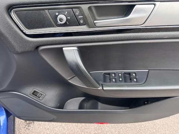 Used Volkswagen Touareg 2015 for sale - 76259176: Photo 32