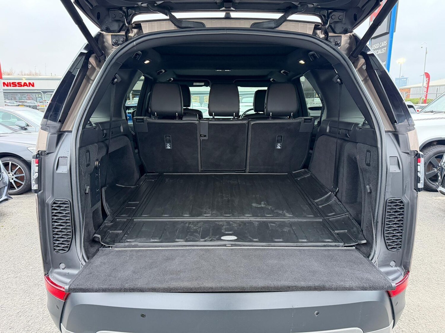 Used Land Rover Discovery 2017 for sale - 77455333: Photo 42