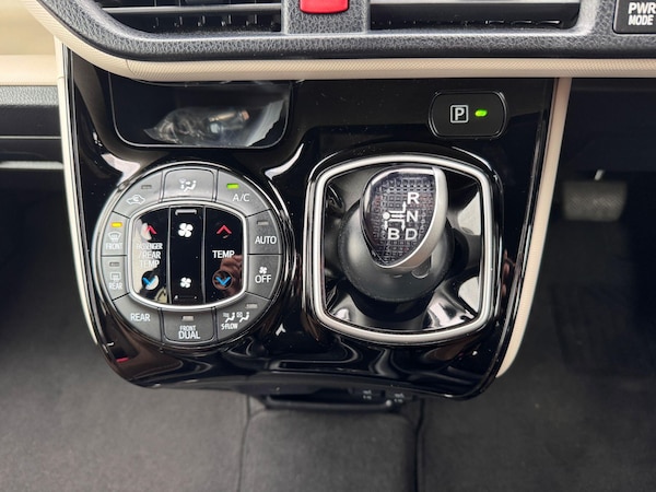 Used Toyota Voxy 2019 for sale - 76109604: Photo 13