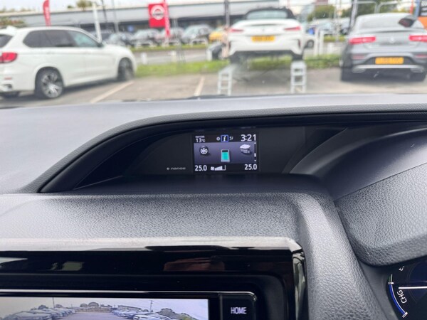 Used Toyota Voxy 2019 for sale - 76109604: Photo 18