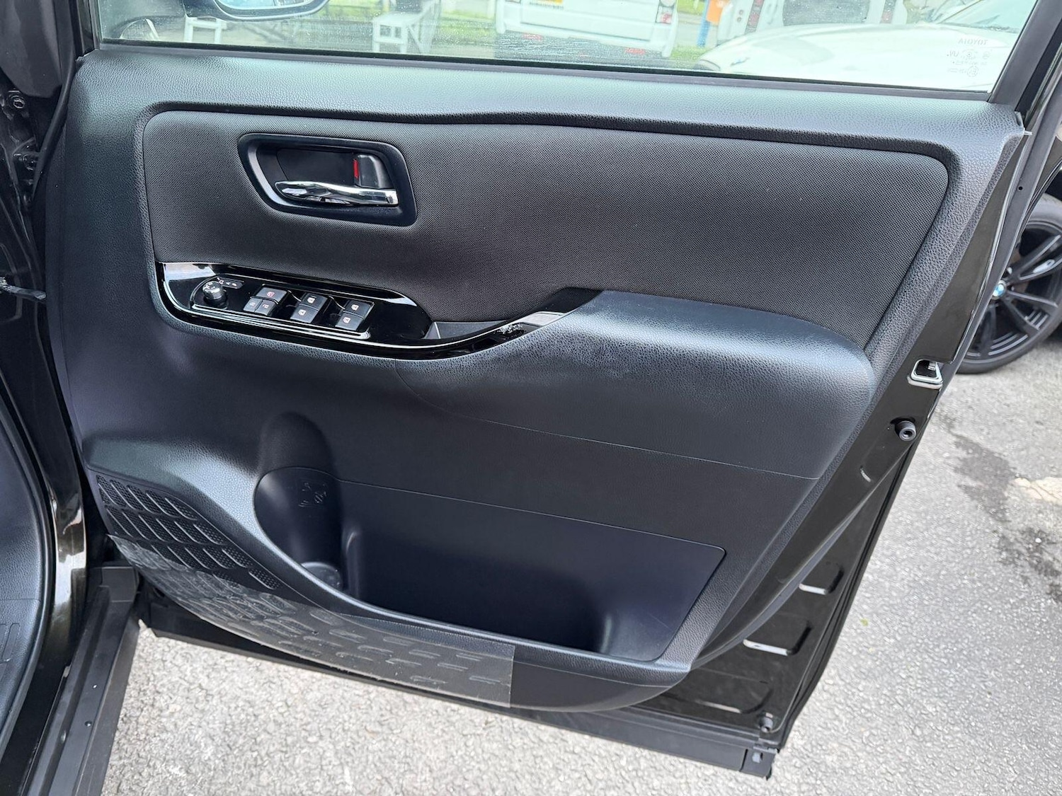 Used Toyota Noah 2025 for sale - 77082043: Photo 21