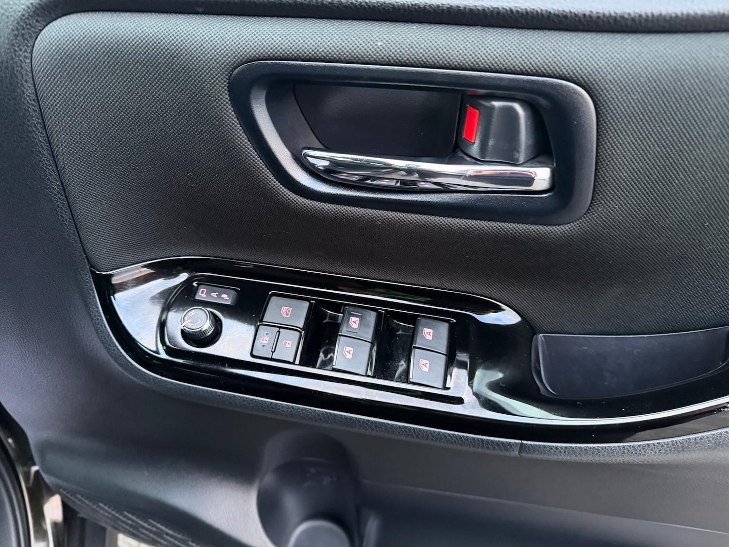 Used Toyota Noah 2025 for sale - 77082043: Photo 24