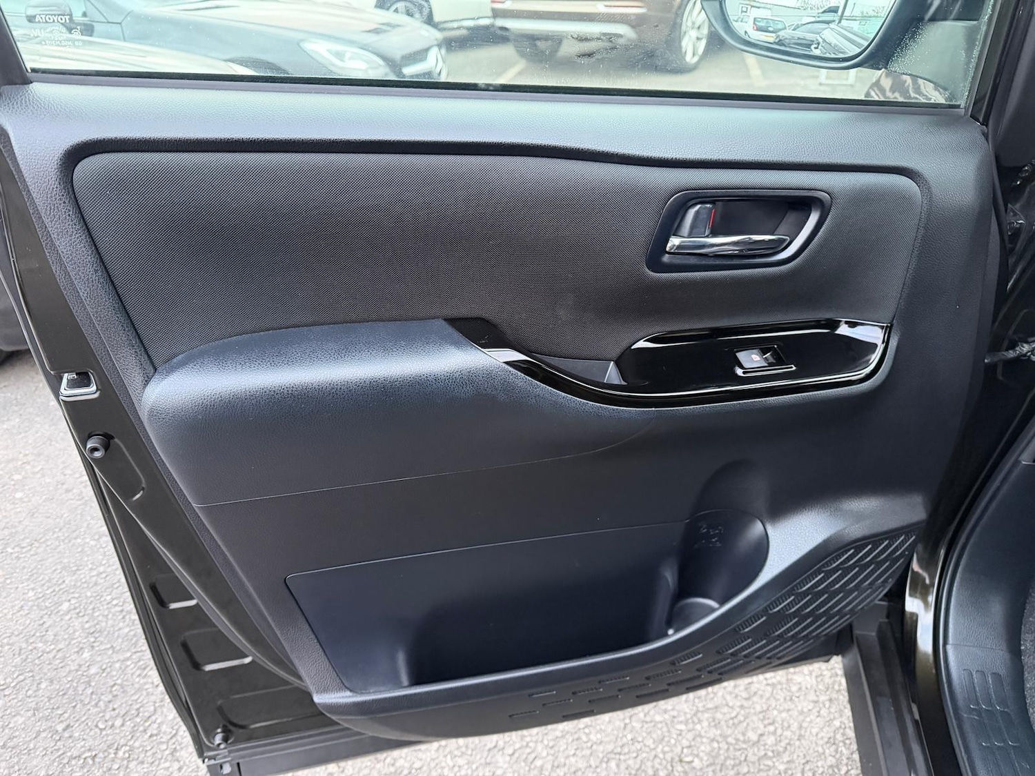 Used Toyota Noah 2019 for sale - 77400751: Photo 29