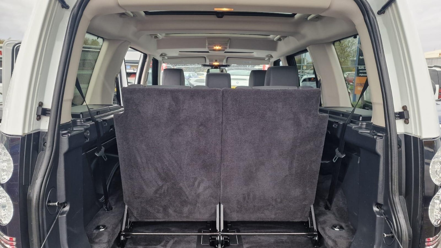 Used Land Rover Discovery 2015 for sale - 76759340: Photo 35