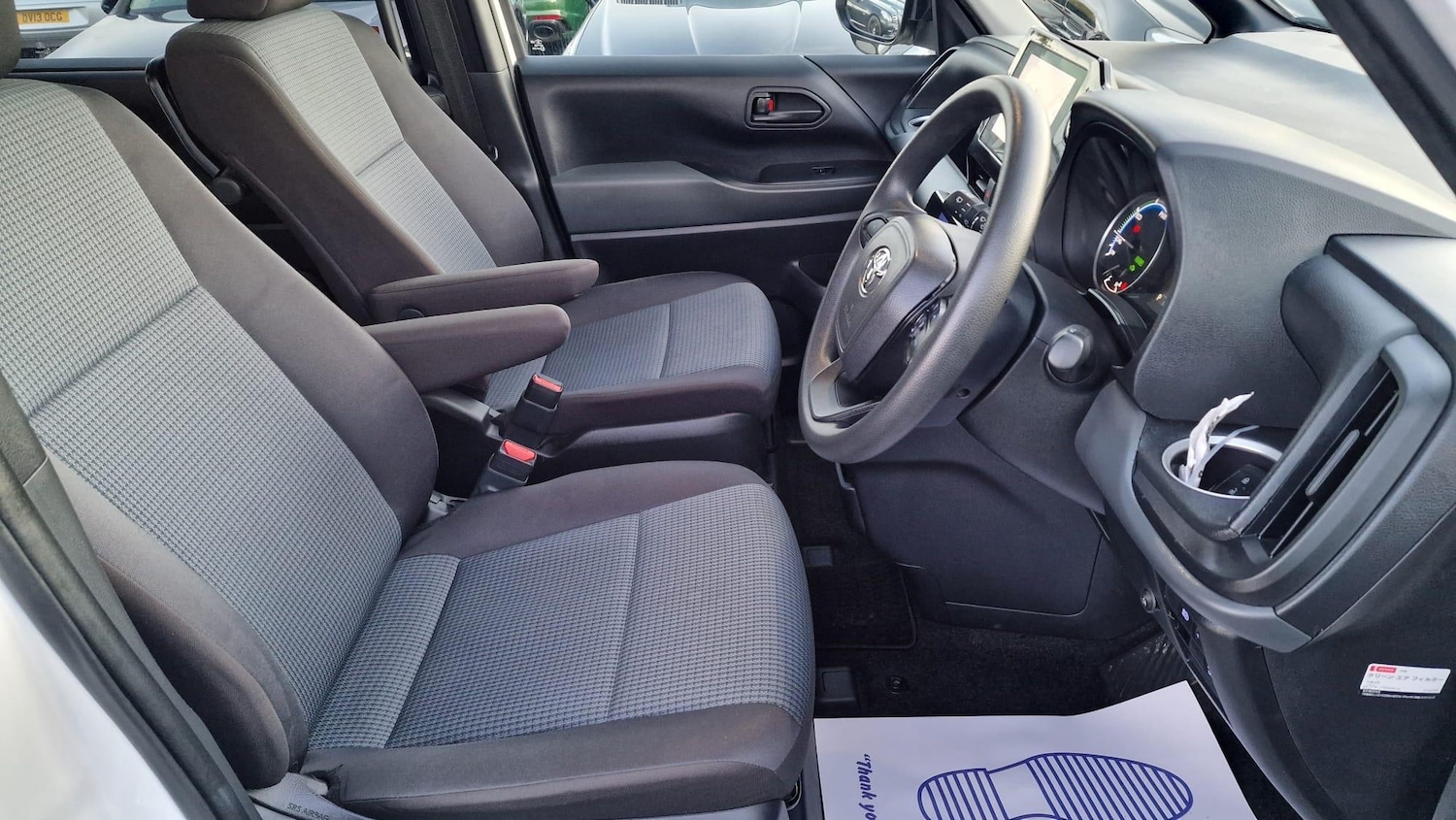 Used Toyota Voxy for sale - 76398120: Photo 10