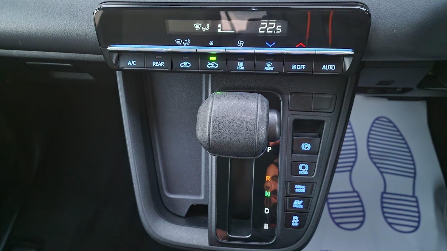 Used Toyota Voxy for sale - 76398120: Photo 14