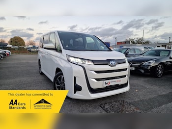 Used Toyota Voxy 2022 for sale - 76398120: Photo