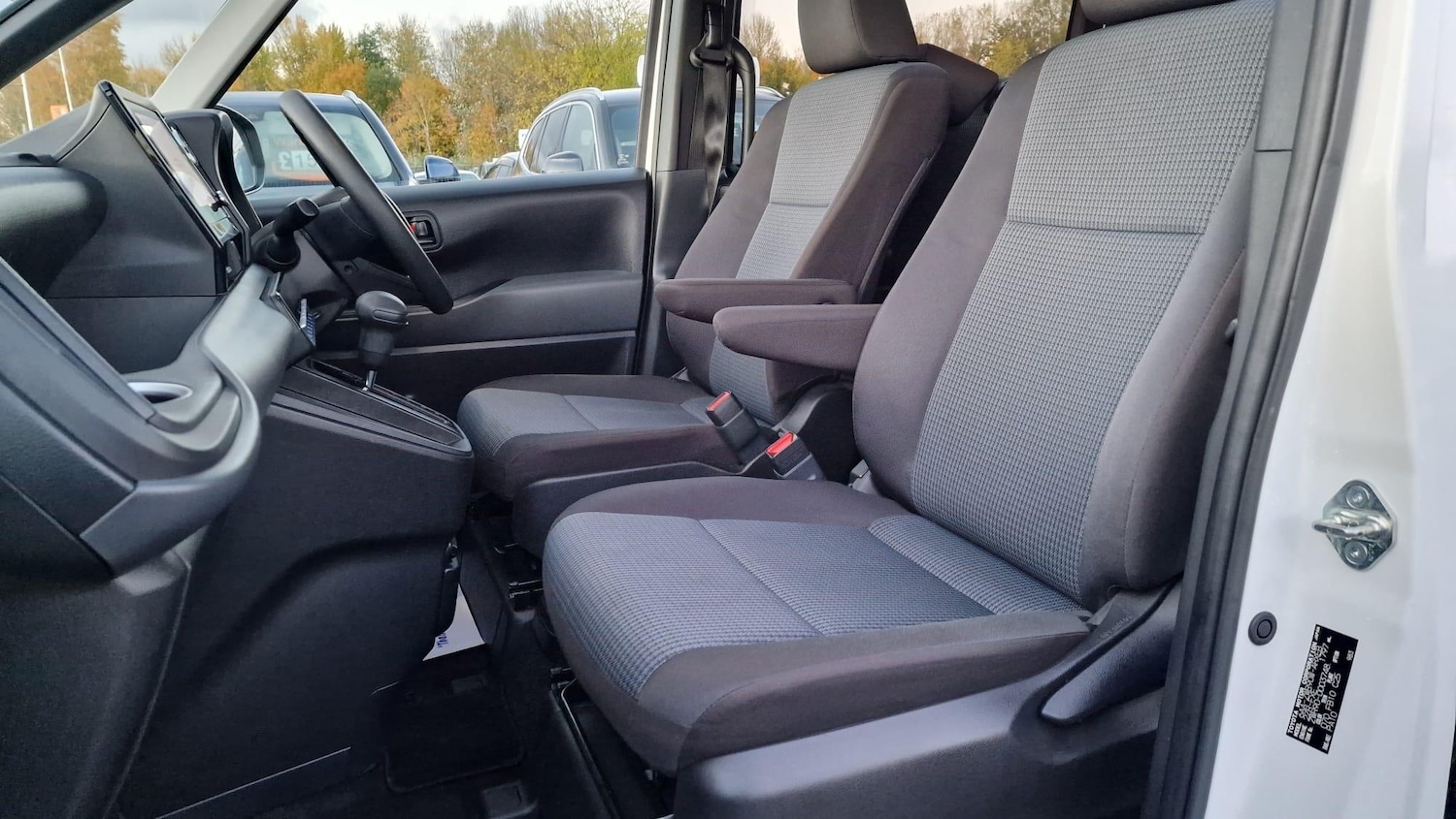 Used Toyota Voxy for sale - 76398120: Photo 20