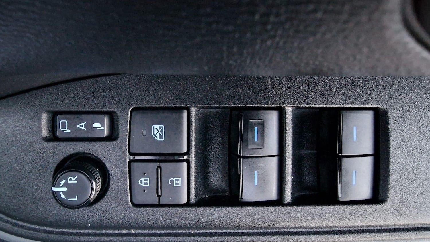 Used Toyota Voxy for sale - 76398120: Photo 22