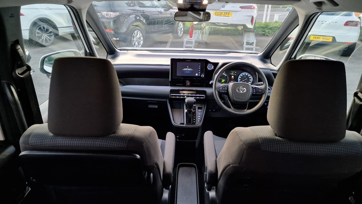 Used Toyota Voxy for sale - 76398120: Photo 24