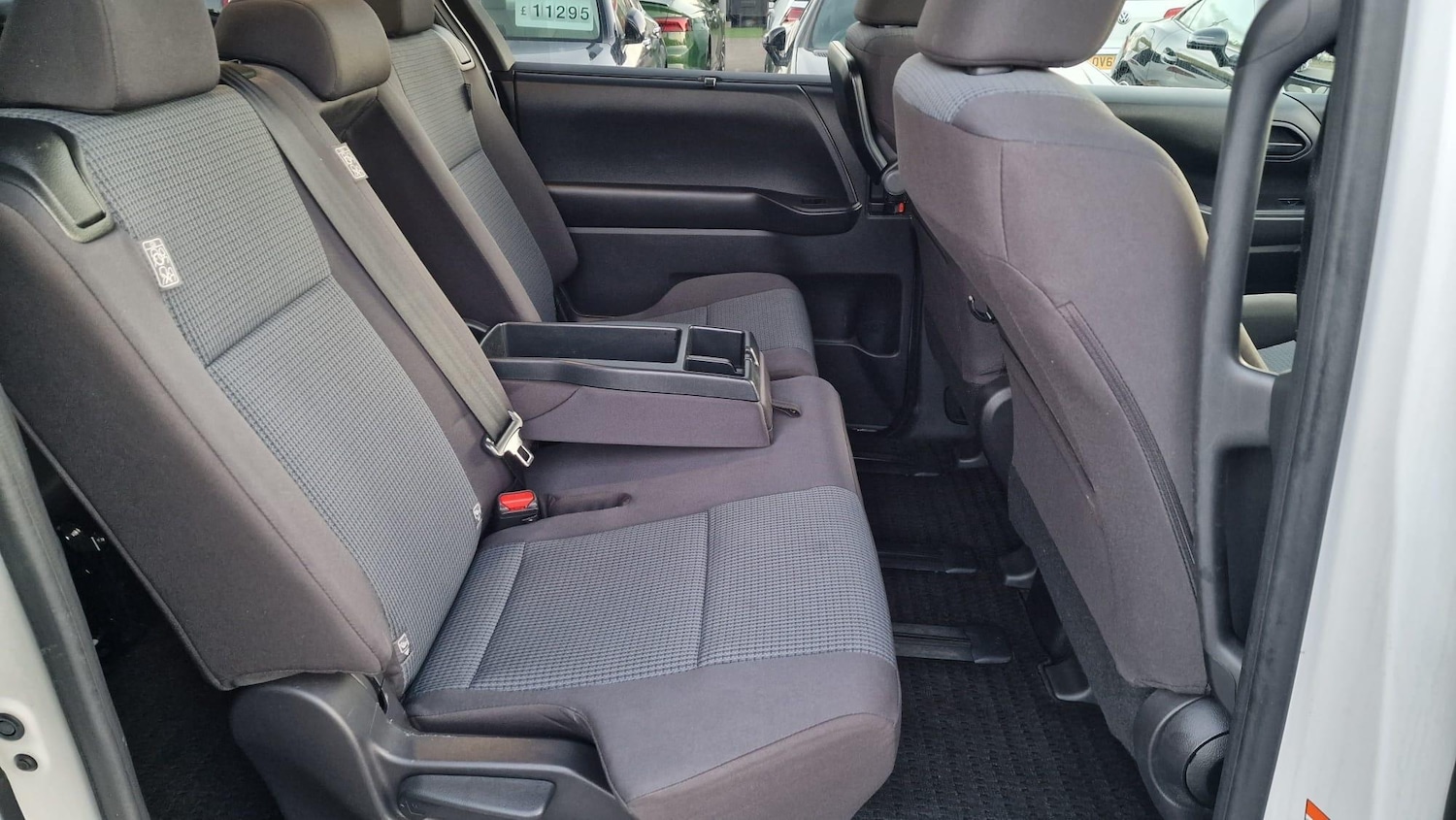 Used Toyota Voxy for sale - 76398120: Photo 28