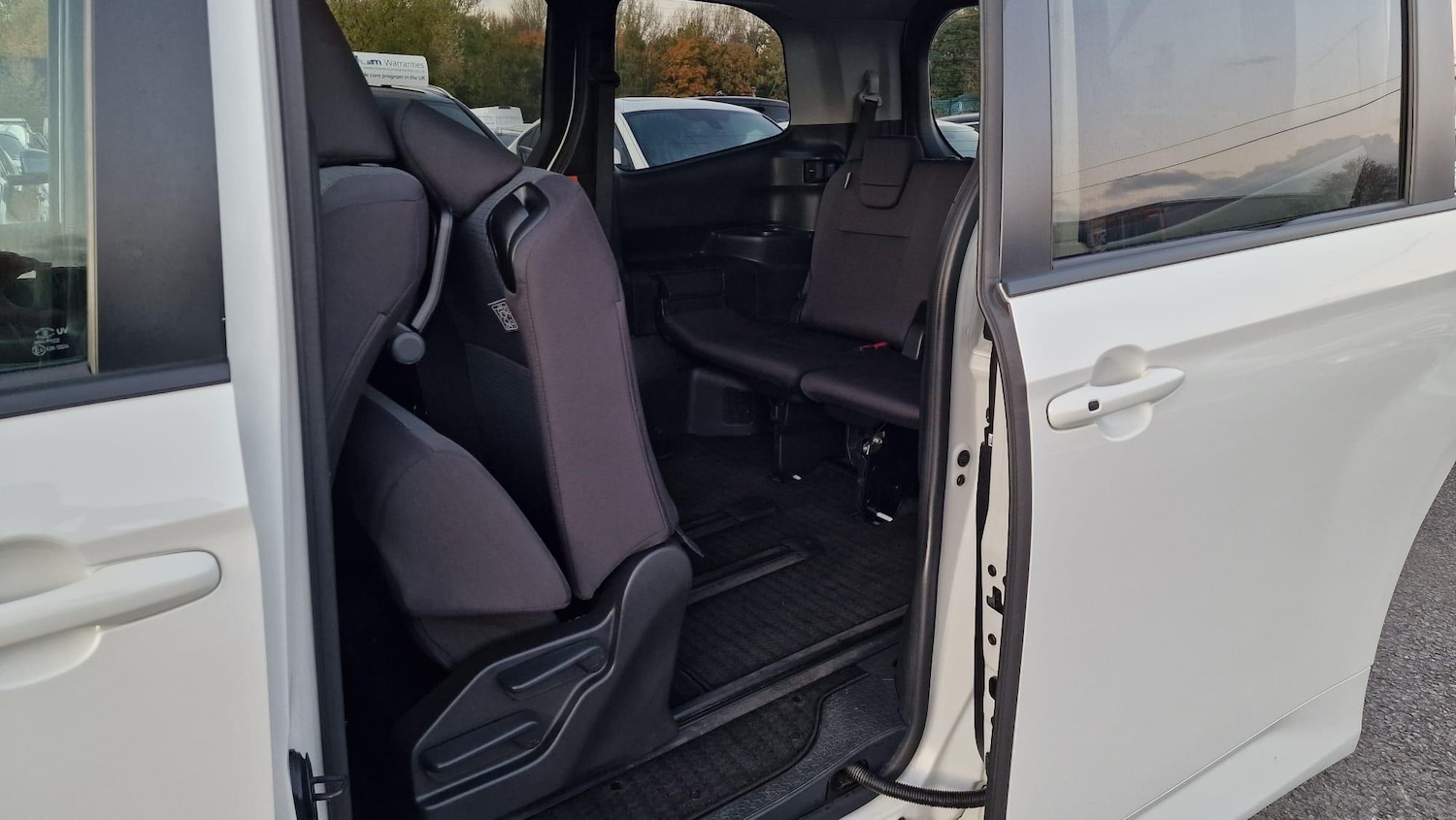 Used Toyota Voxy for sale - 76398120: Photo 29