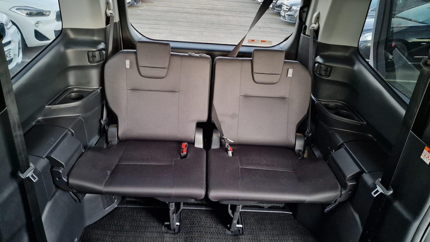 Used Toyota Voxy for sale - 76398120: Photo 34