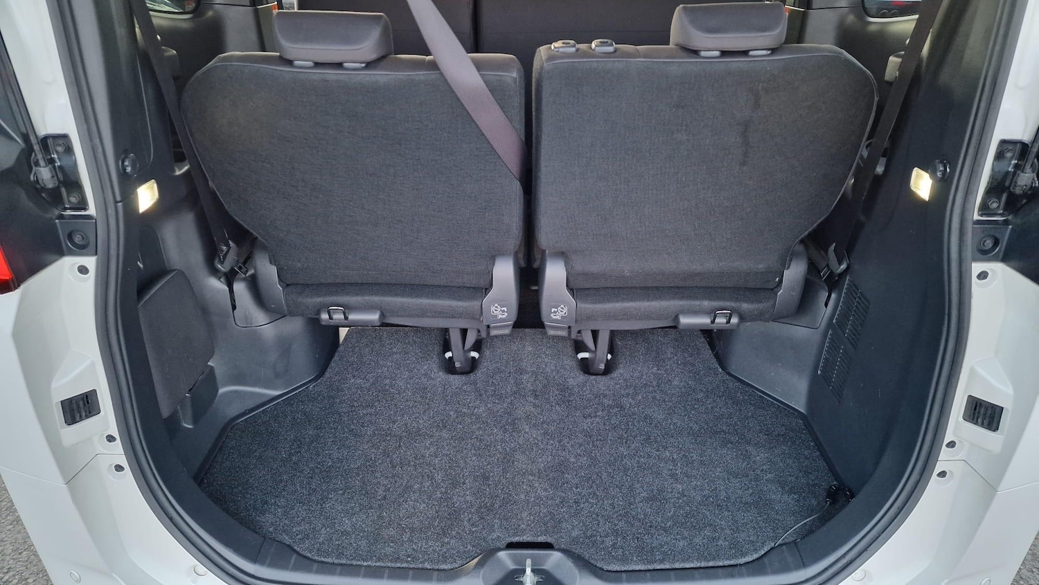 Used Toyota Voxy for sale - 76398120: Photo 35