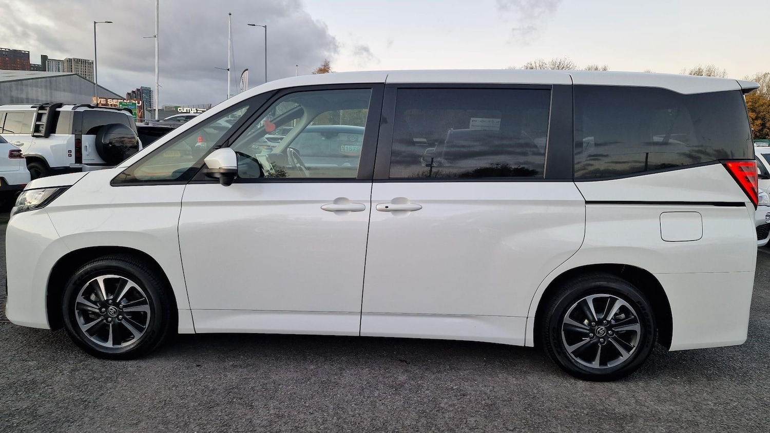 Used Toyota Voxy for sale - 76398120: Photo 6