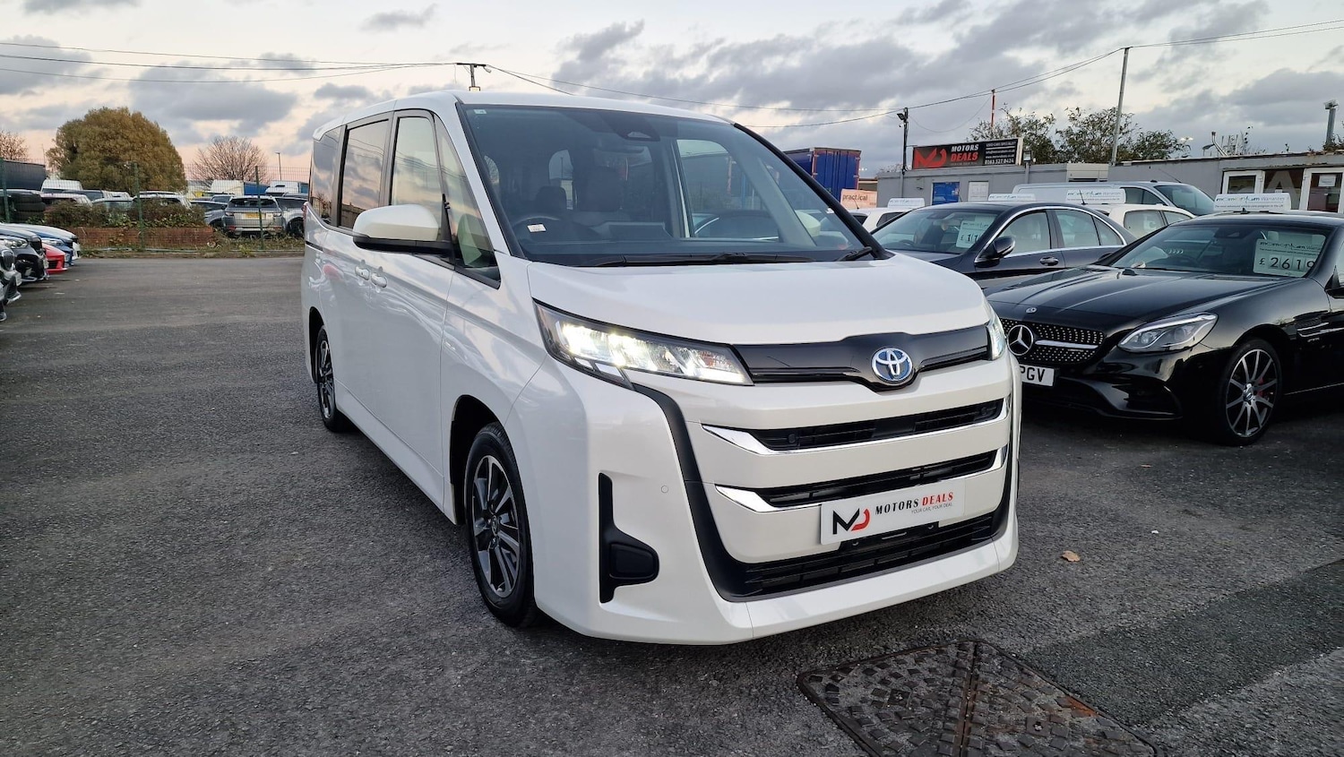 Used Toyota Voxy for sale - 76398120: Photo 9