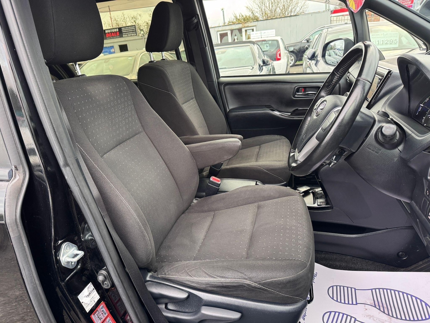 Used Toyota Voxy for sale - 76592184: Photo 10