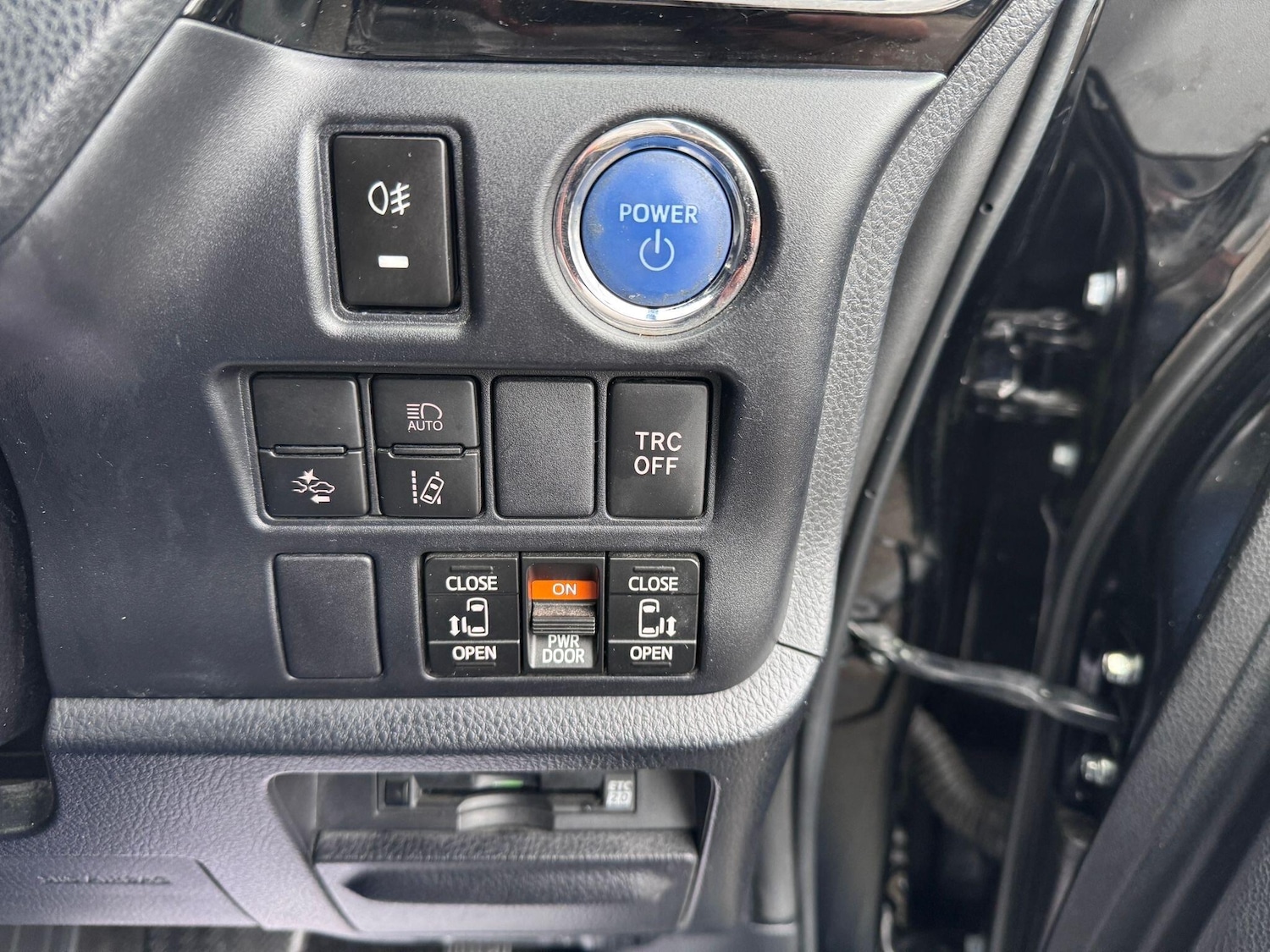 Used Toyota Voxy for sale - 76592184: Photo 12