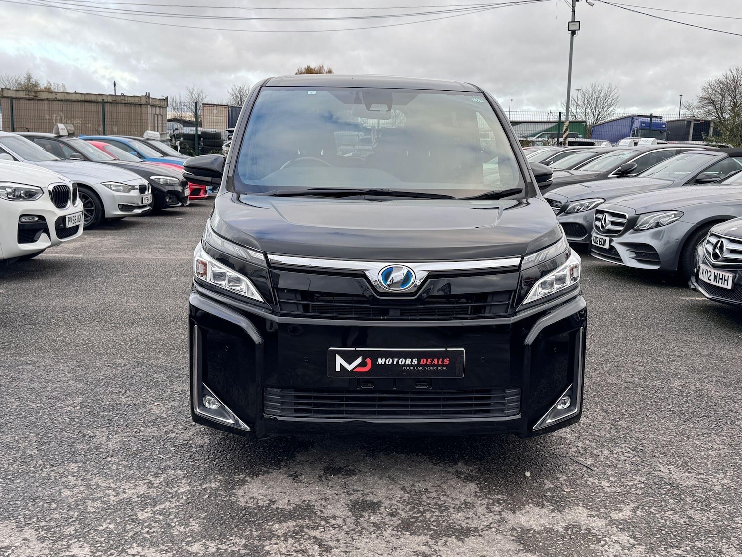 Used Toyota Voxy for sale - 76592184: Photo 2