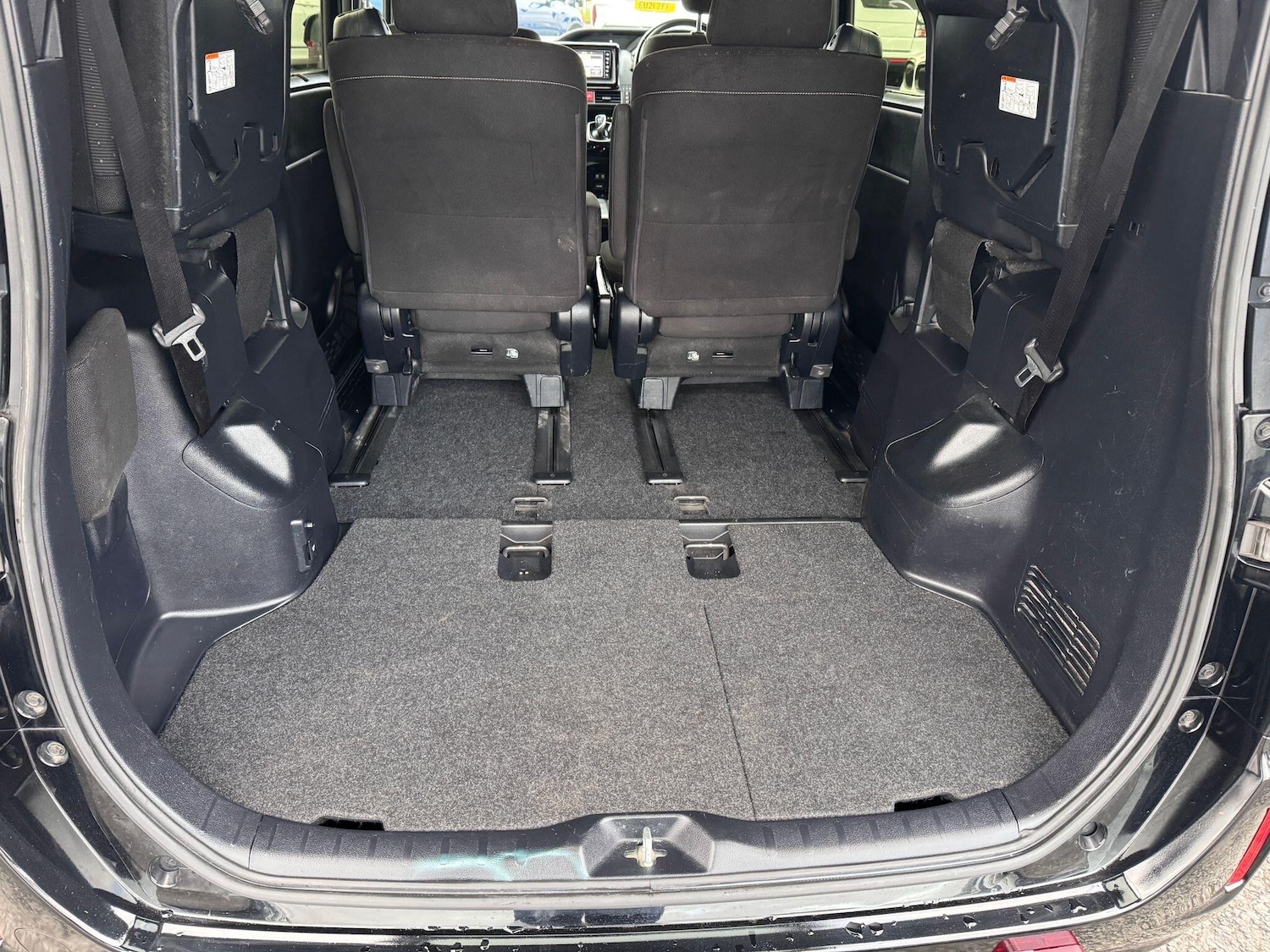 Used Toyota Voxy for sale - 76592184: Photo 27