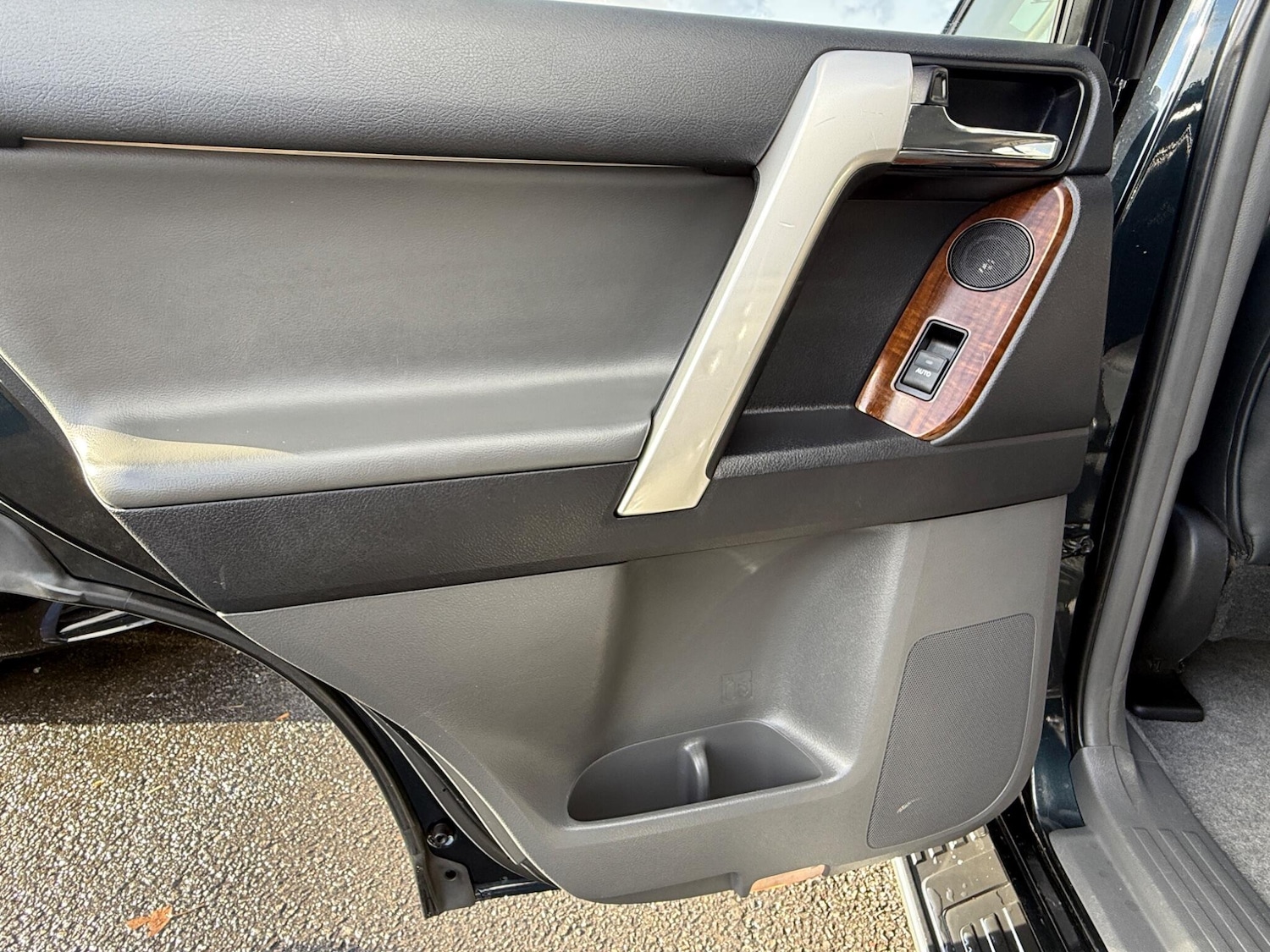 Used Toyota Land Cruiser 2013 for sale - 76408829: Photo 33